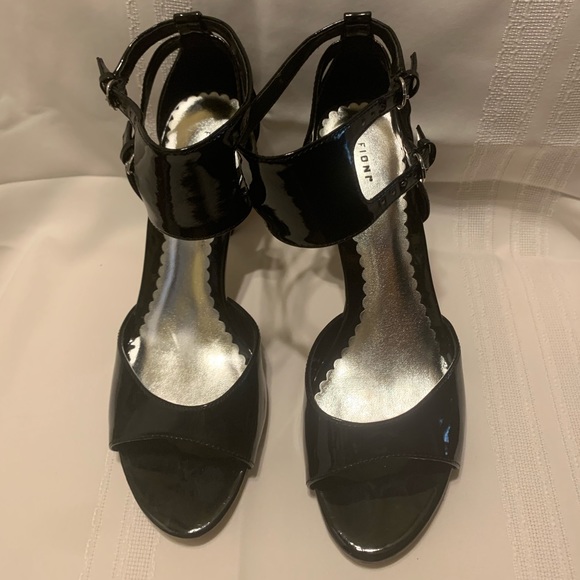 Open Toe Heels - Picture 5 of 8